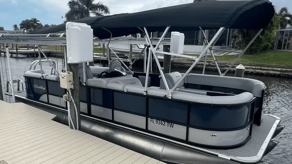 Bentley 243 Tritoon Rental Boat Main - Amy's Boat Rental Cape Coral Florida