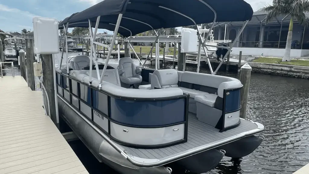 Bentley 243 Tritoon Rental Boat - Amy's Boat Rental Cape Coral Florida