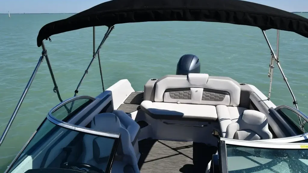 Four Winns HD 220 200hp Rental Boat Stern - Amy's Boat Rental Cape Coral Florida