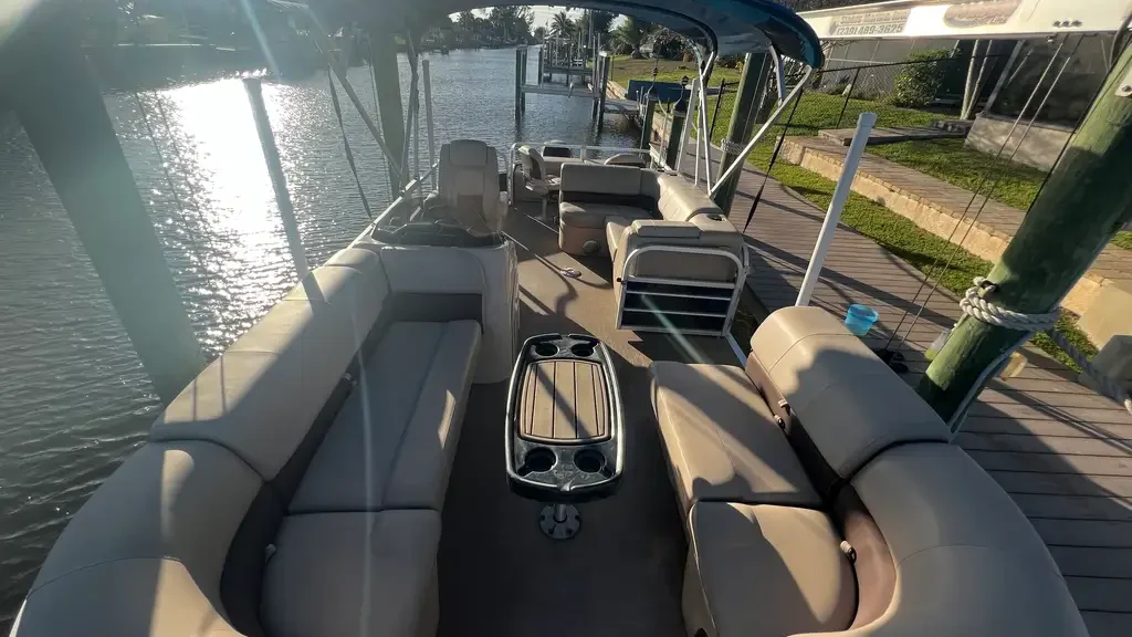 Sun Tracker 22 Pontoon Bow - Rental Boat - Amy's Boat Rental Cape Coral Florida