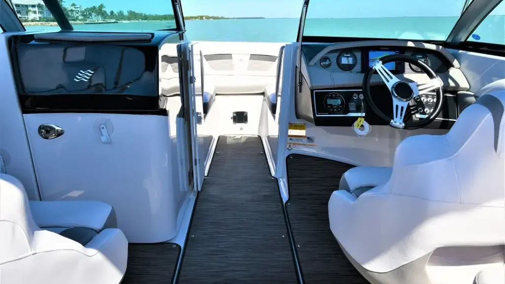 Four Winns HD 220 200hp Rental Boat Cockpit - Amy's Boat Rental Cape Coral Florida