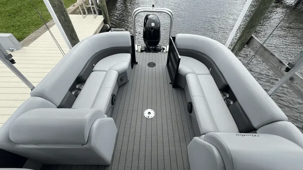 Bentley 243 Tritoon Rental Boat Stern - Amy's Boat Rental Cape Coral Florida
