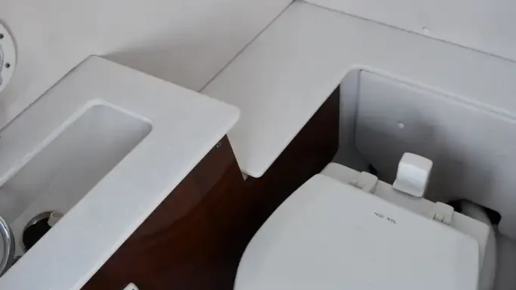 Four Winns HD 240 250hp Rental Boat Toilet - Amy's Boat Rental Cape Coral Florida