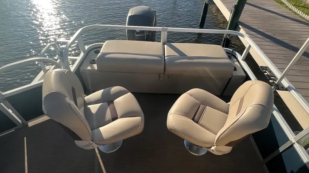Sun Tracker 22 Pontoon Stern - Rental Boat - Amy's Boat Rental Cape Coral Florida